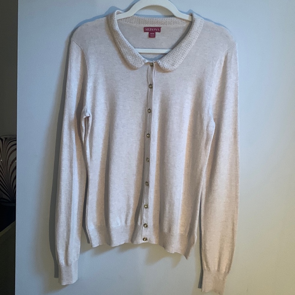 Merona, Sz M, cream colour cardigan, with gold studded French collar
